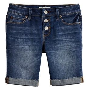 Girls size 14 MUDD stretch denim Bermuda blue jean shorts 3 button front NWT